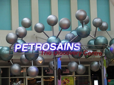 http://kualalumpurcityguide.com/wp-content/uploads/2009/11/petrosains-01.jpg